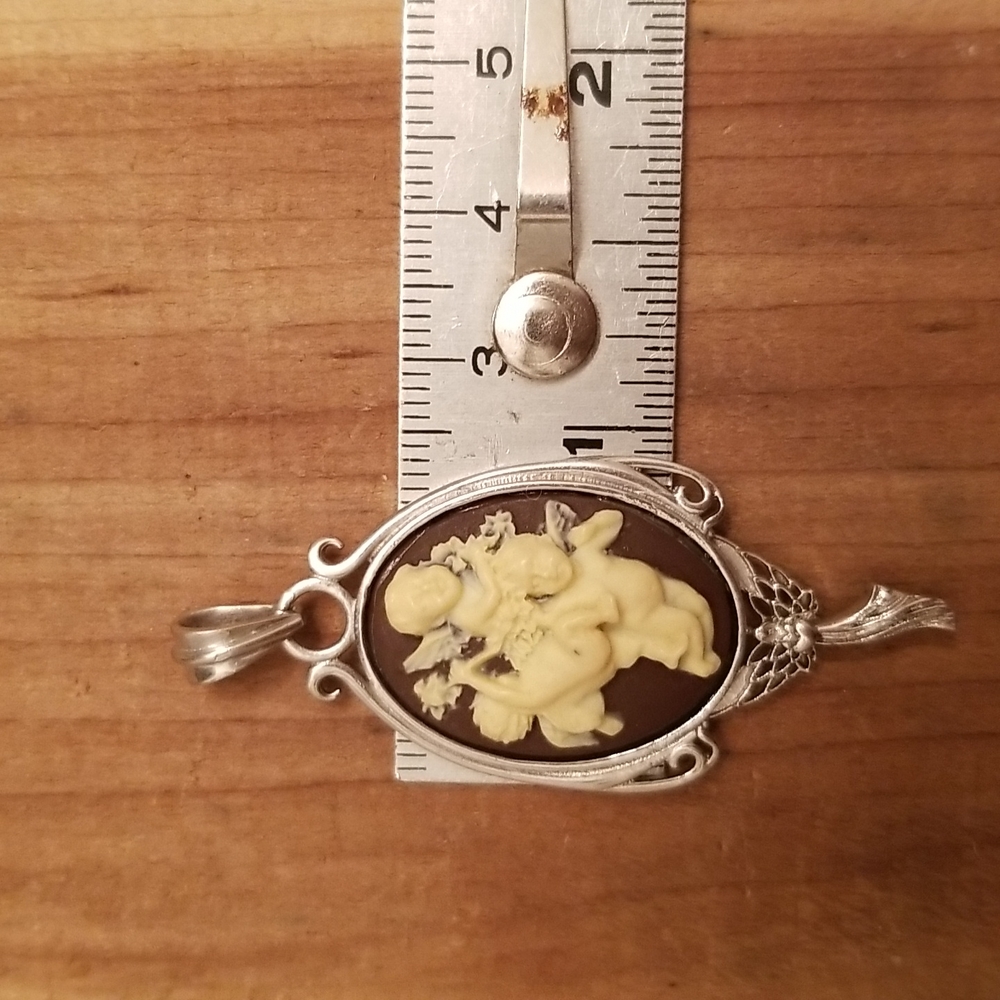 Three Cherubs Cameo Pendant in 925 Sterling Silver - Picture 5 of 7